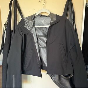 Alo Yoga Rain Or Shine Jacket black size small